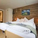 Rustic Modern - Ski-in, Ski-out - By Apartamento *