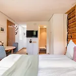 Rustic Modern - Ski-in, Ski-out - By Apartamento