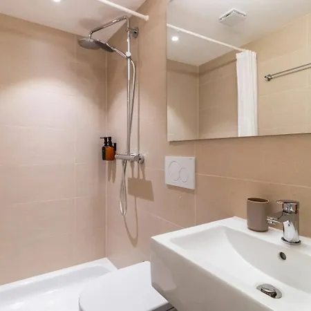 Rustic Modern - Ski-in, Ski-out - By * Wengen