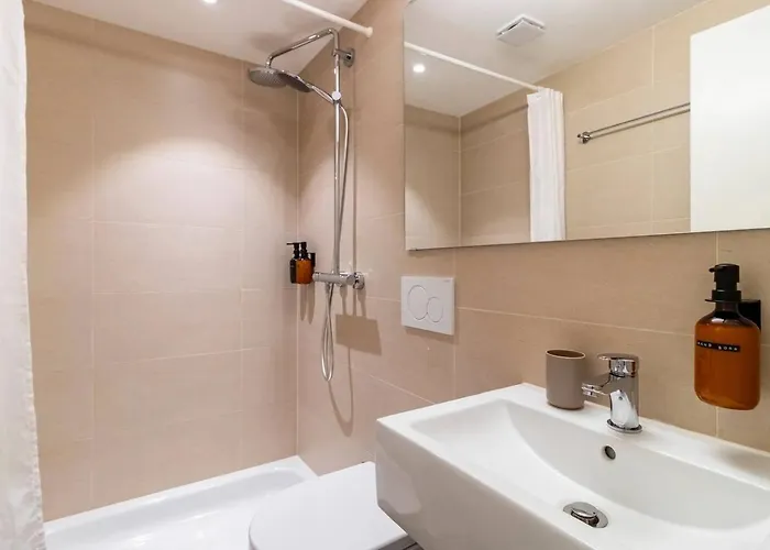 Rustic Modern - Ski-in, Ski-out - By * וונגן